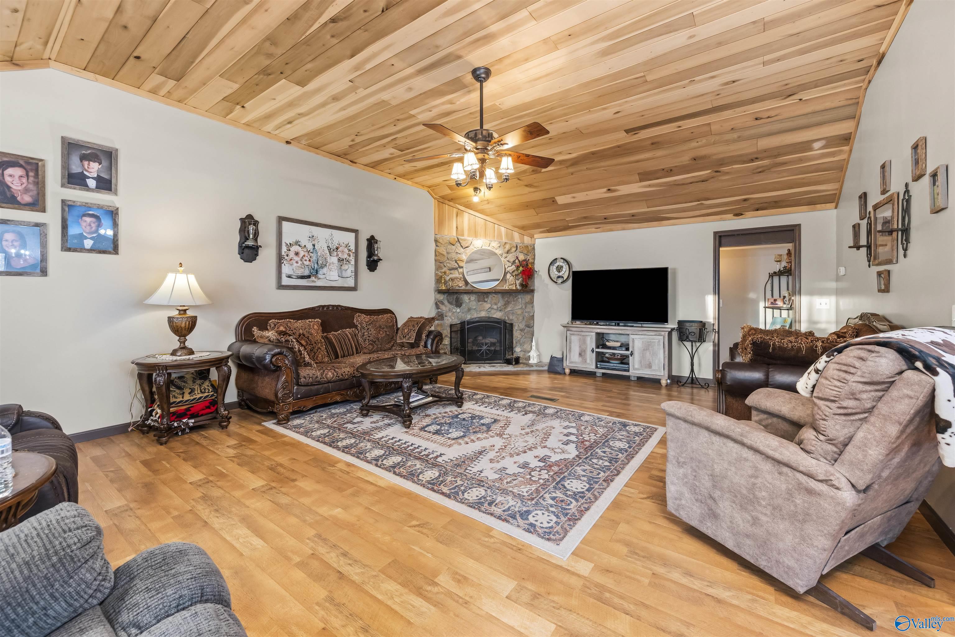 3154 County Road 1082, Vinemont, Alabama image 2