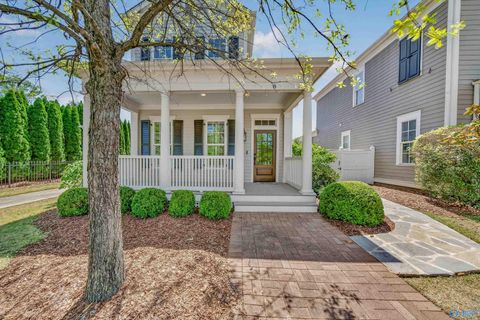Photo of 8 College Hill Circle NW, Huntsville, AL 35806 (MLS # 21915570)