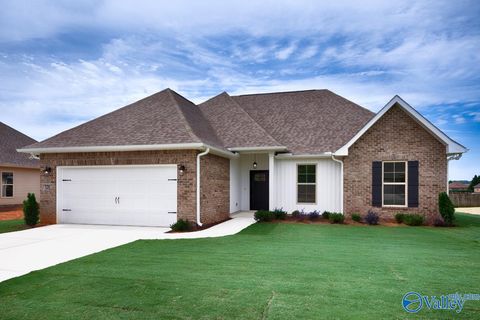 Homes For Sale - 126 Parvin Way Drive<br/> Hazel Green, AL 35750