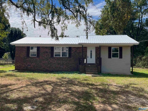 Homes For Sale - 324 School Street<br/> Dekalb County, Valley Head, AL 35989