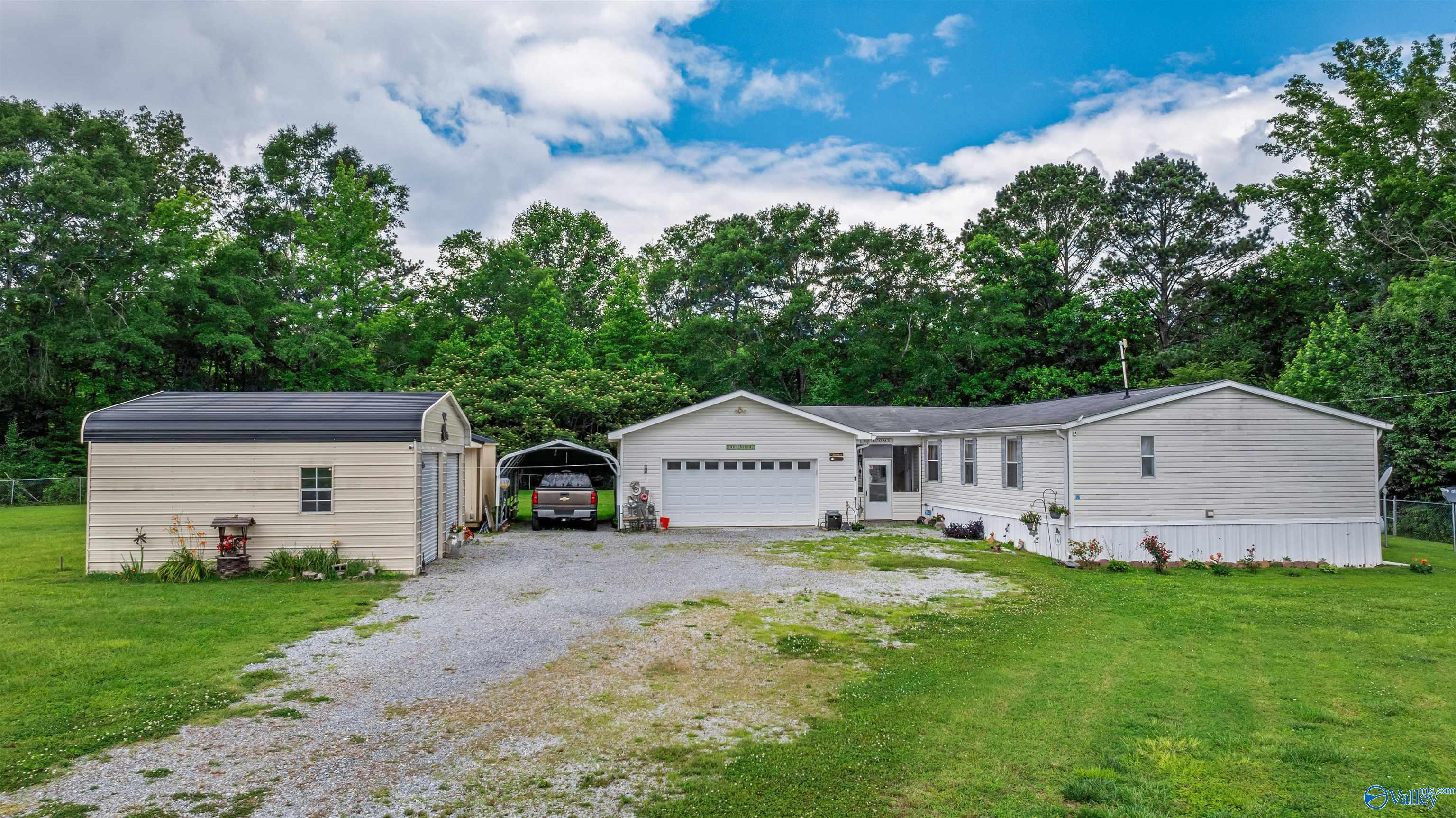 154 Creekside Drive, Hokes Bluff, Alabama image 1