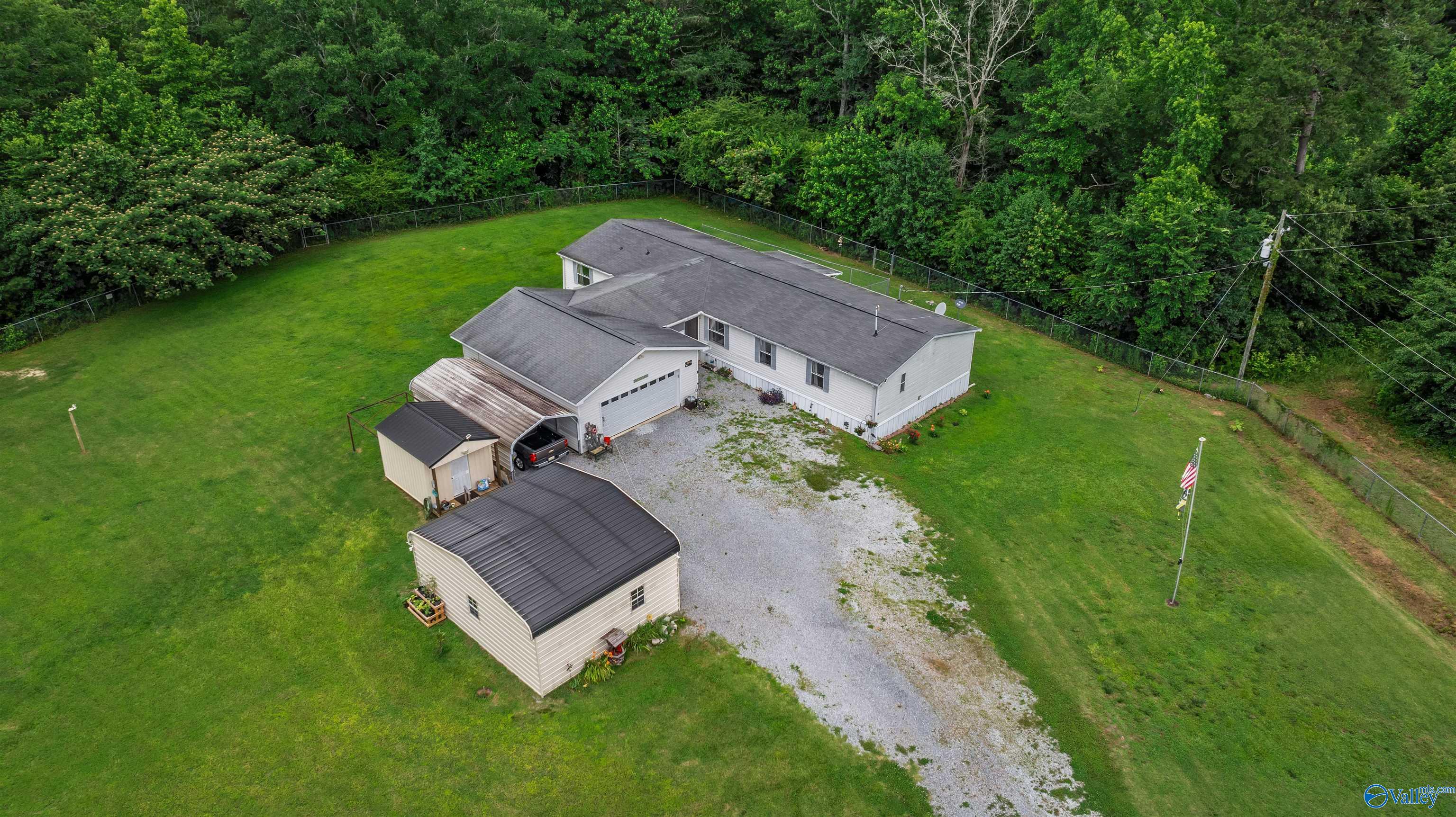 154 Creekside Drive, Hokes Bluff, Alabama image 2