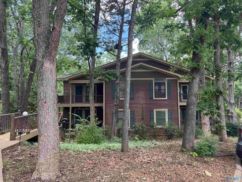 Condo For Sale - 2040 Woodlawn Drive<br/> Huntsville, AL 35803