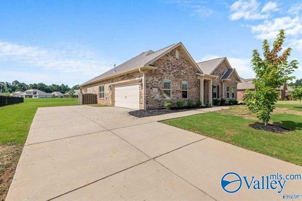 142 TANGO DR, MERIDIANVILLE, AL 35759 - Image d4af17667efaa5a82d0e78f04f8757e5/2130922912