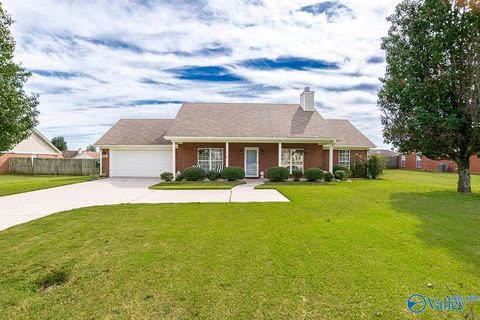 Homes For Sale - 722 Elkwood Section Road<br/> Hazel Green, AL 35750