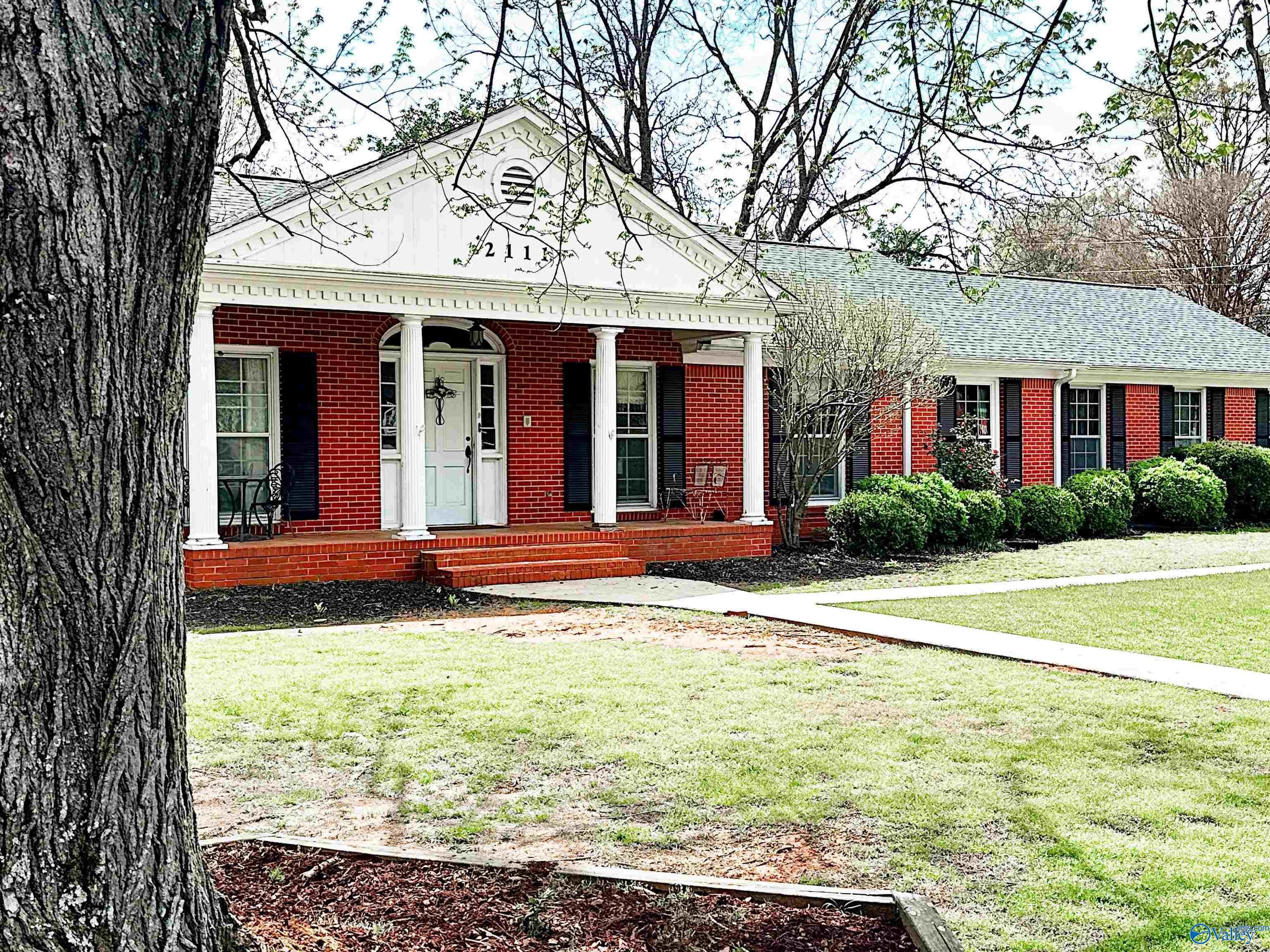 2111 Brookmeade Road, Decatur, Alabama image 1