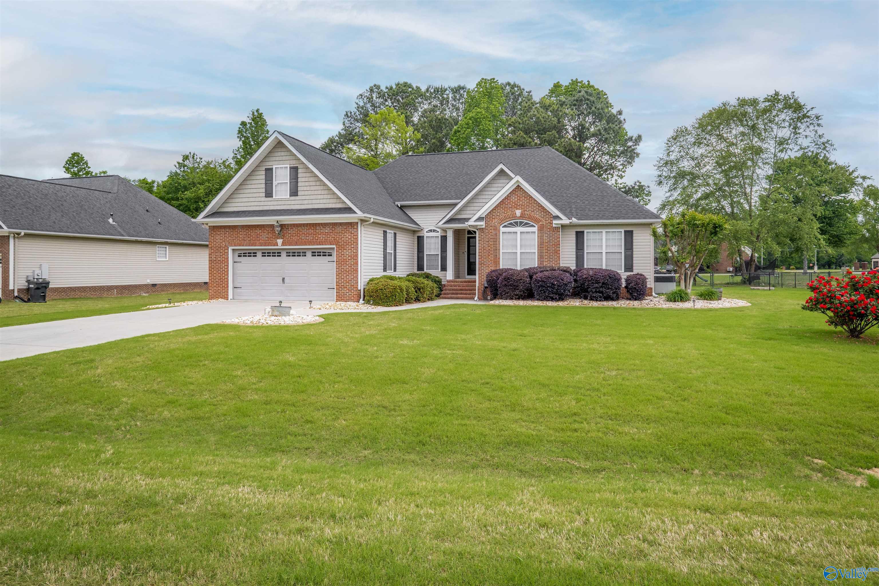 1430 Marshall Way, Southside, Alabama image 2
