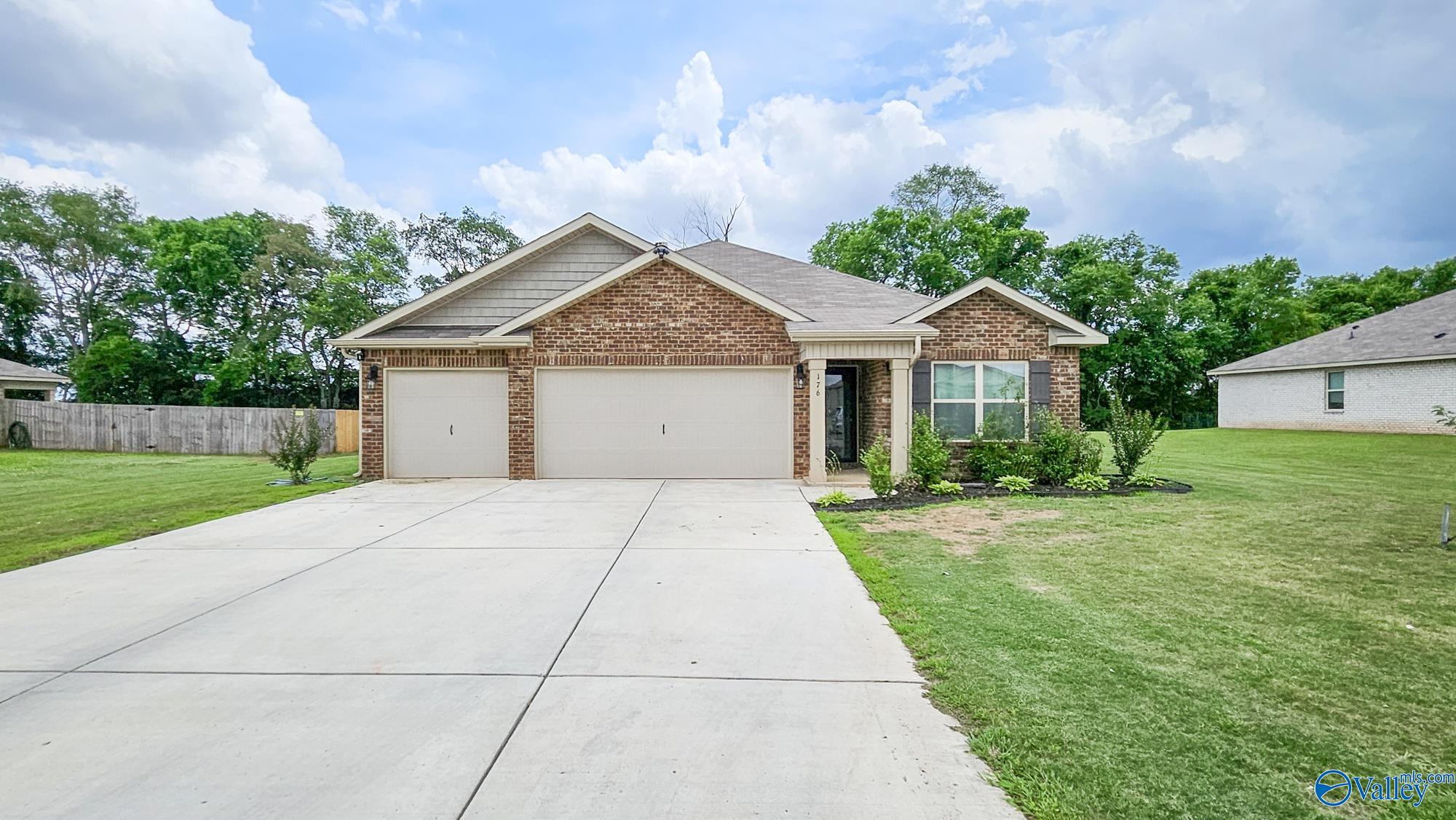 Hazel Green, Alabama 35750, United States, 4 Bedrooms Bedrooms, ,3 BathroomsBathrooms,Residential,Active,148755