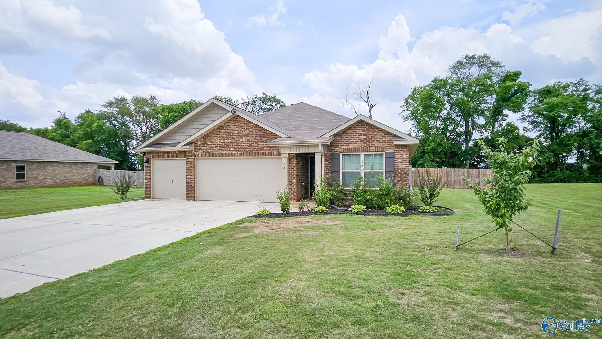 Hazel Green, Alabama 35750, United States, 4 Bedrooms Bedrooms, ,3 BathroomsBathrooms,Residential,Active,148755