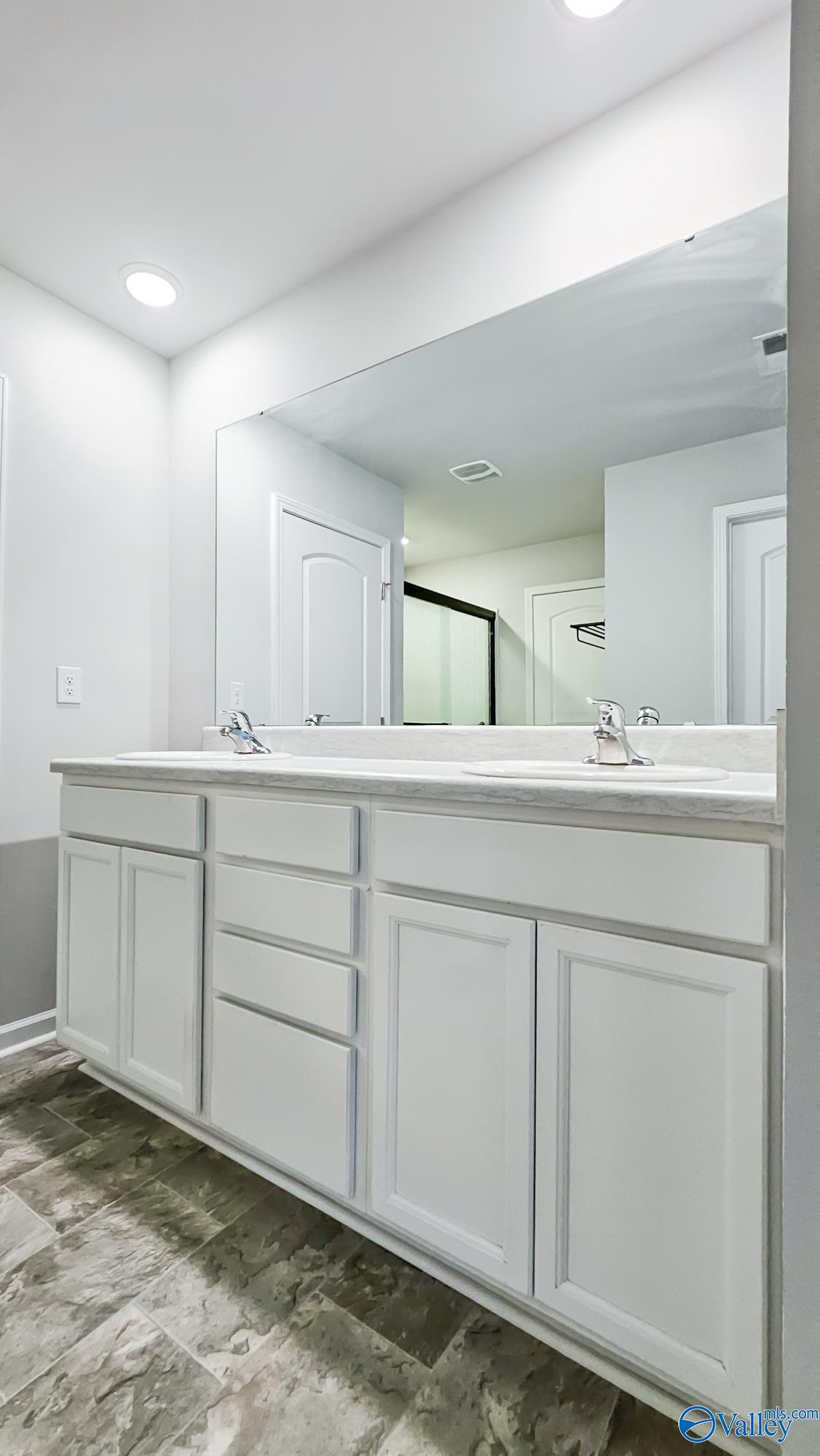 Hazel Green, Alabama 35750, United States, 4 Bedrooms Bedrooms, ,3 BathroomsBathrooms,Residential,Active,148755