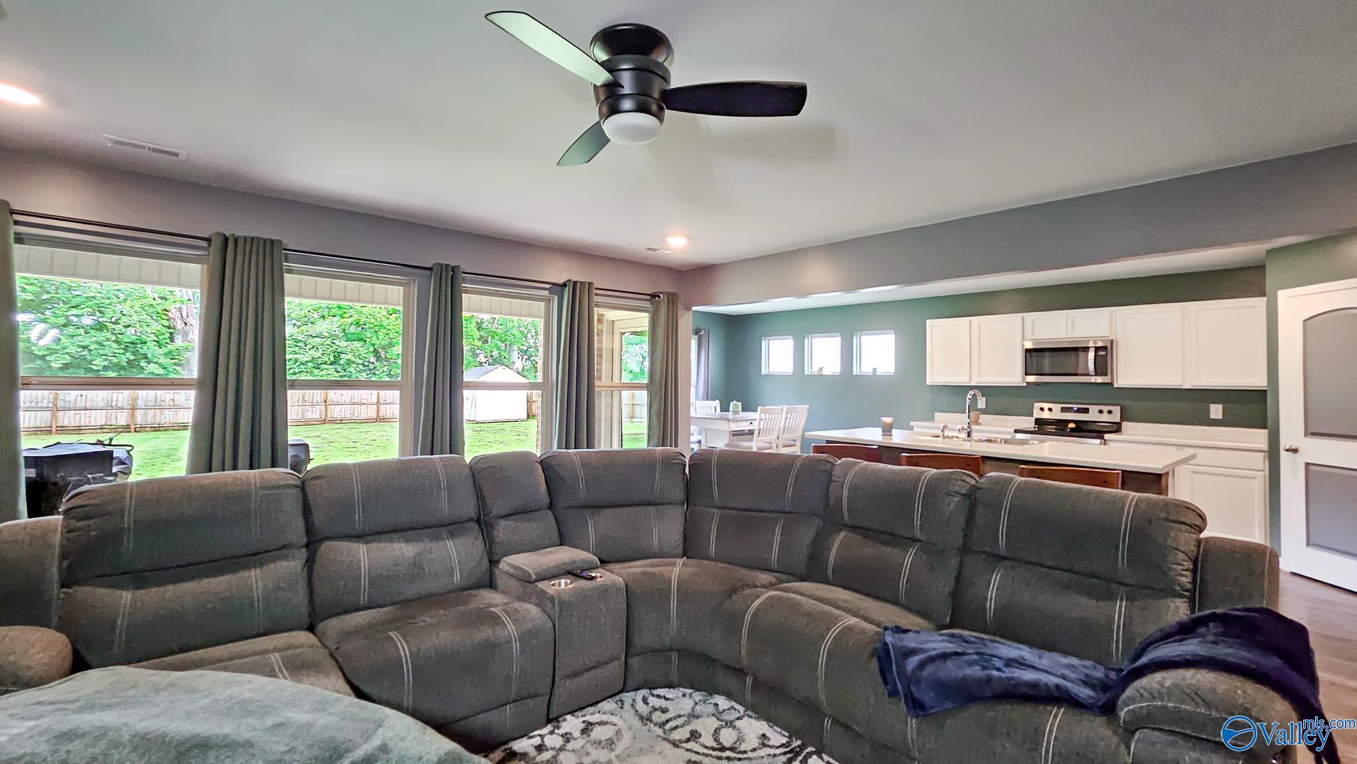 Hazel Green, Alabama 35750, United States, 4 Bedrooms Bedrooms, ,3 BathroomsBathrooms,Residential,Active,148755