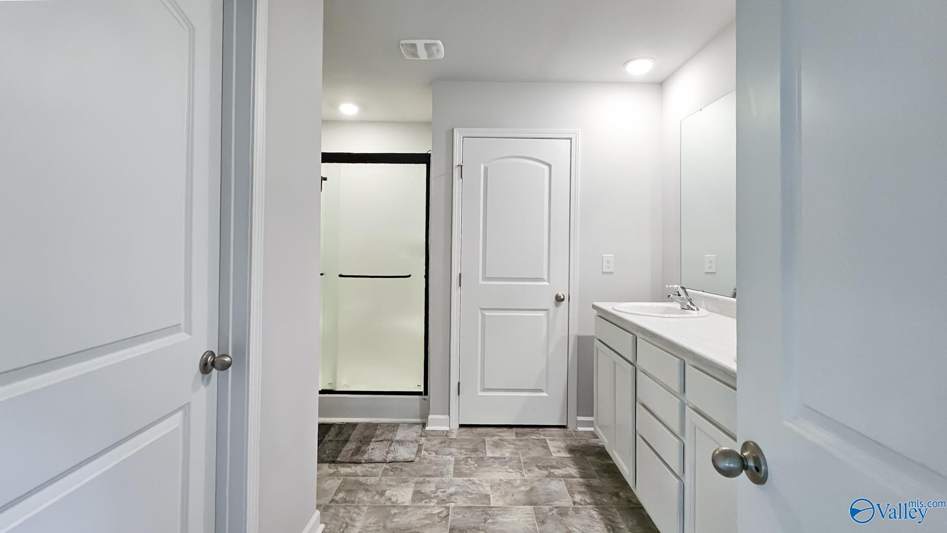 Hazel Green, Alabama 35750, United States, 4 Bedrooms Bedrooms, ,3 BathroomsBathrooms,Residential,Active,148755