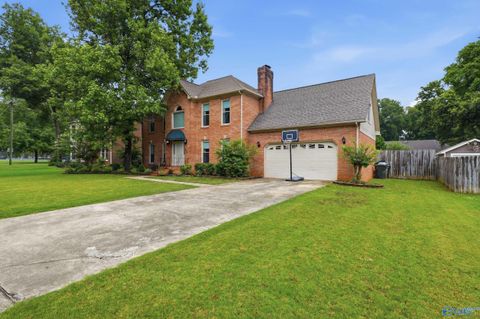 Homes For Sale - 2406 Auburn Drive<br/> Decatur, AL 35603