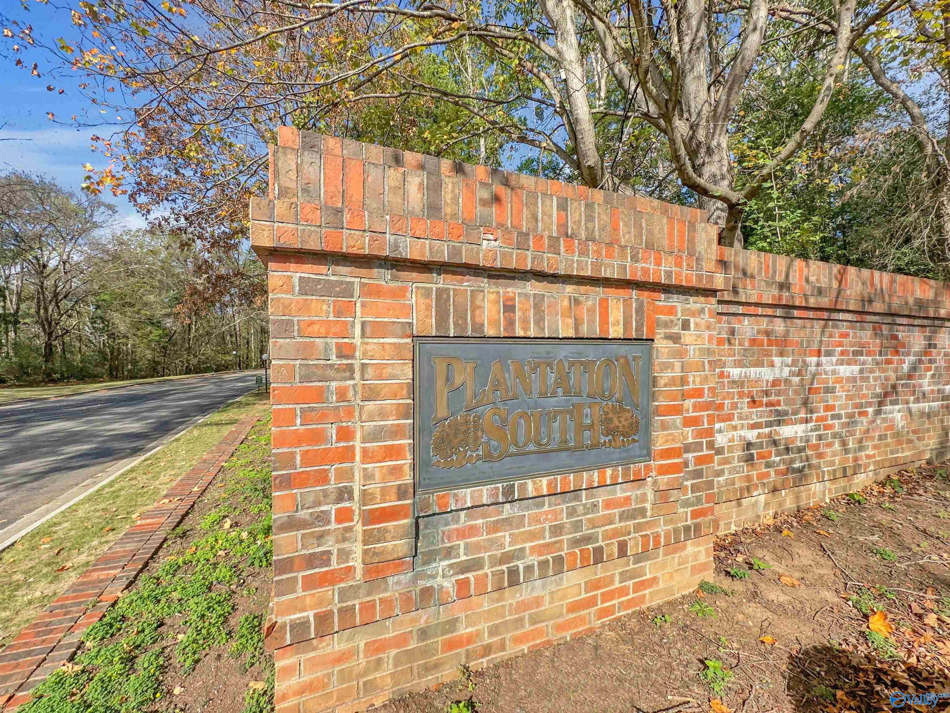 2031 Woodlawn Drive #2031, Huntsville, Alabama image 1