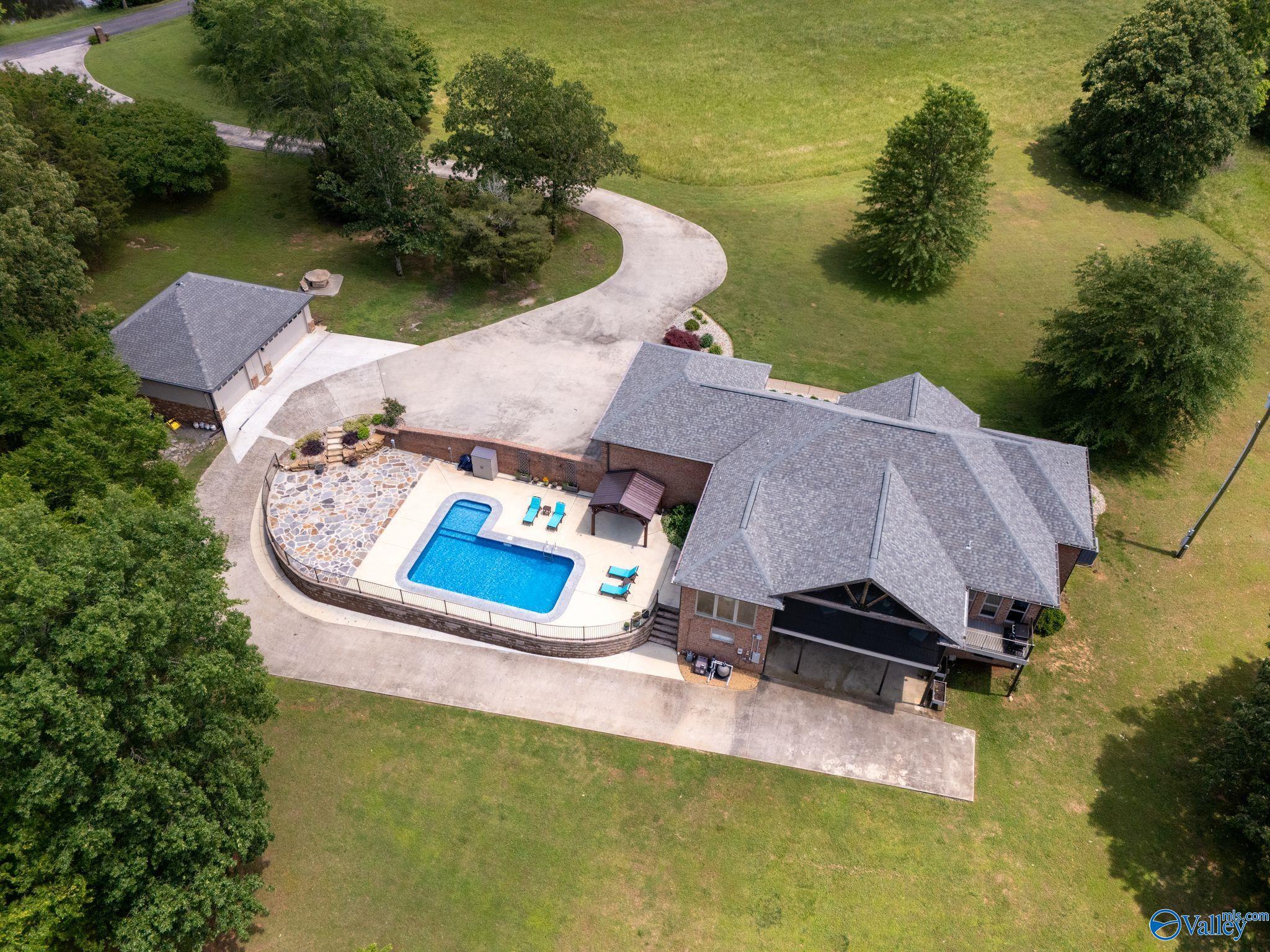 139 Summit Point, Guntersville, Alabama image 1