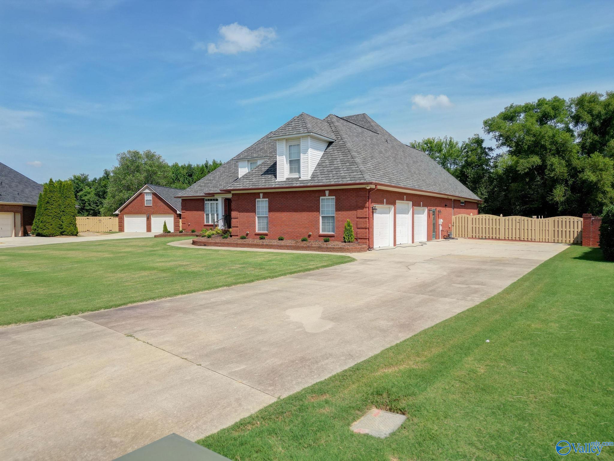 28102 Kim Drive, Harvest, Alabama image 3