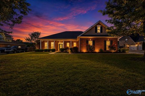 Homes For Sale - 7004 Oak Creek Circle<br/> Owens Cross Roads, AL 35763