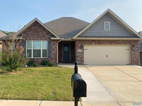 Homes For Sale - 608 Magnolia Cove Lane<br/> Hartselle, AL 35640