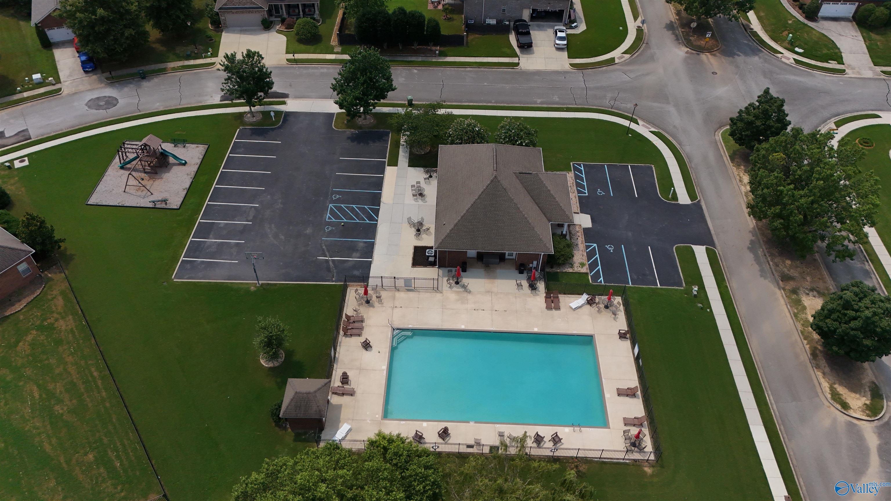 174 Dustin Lane NW