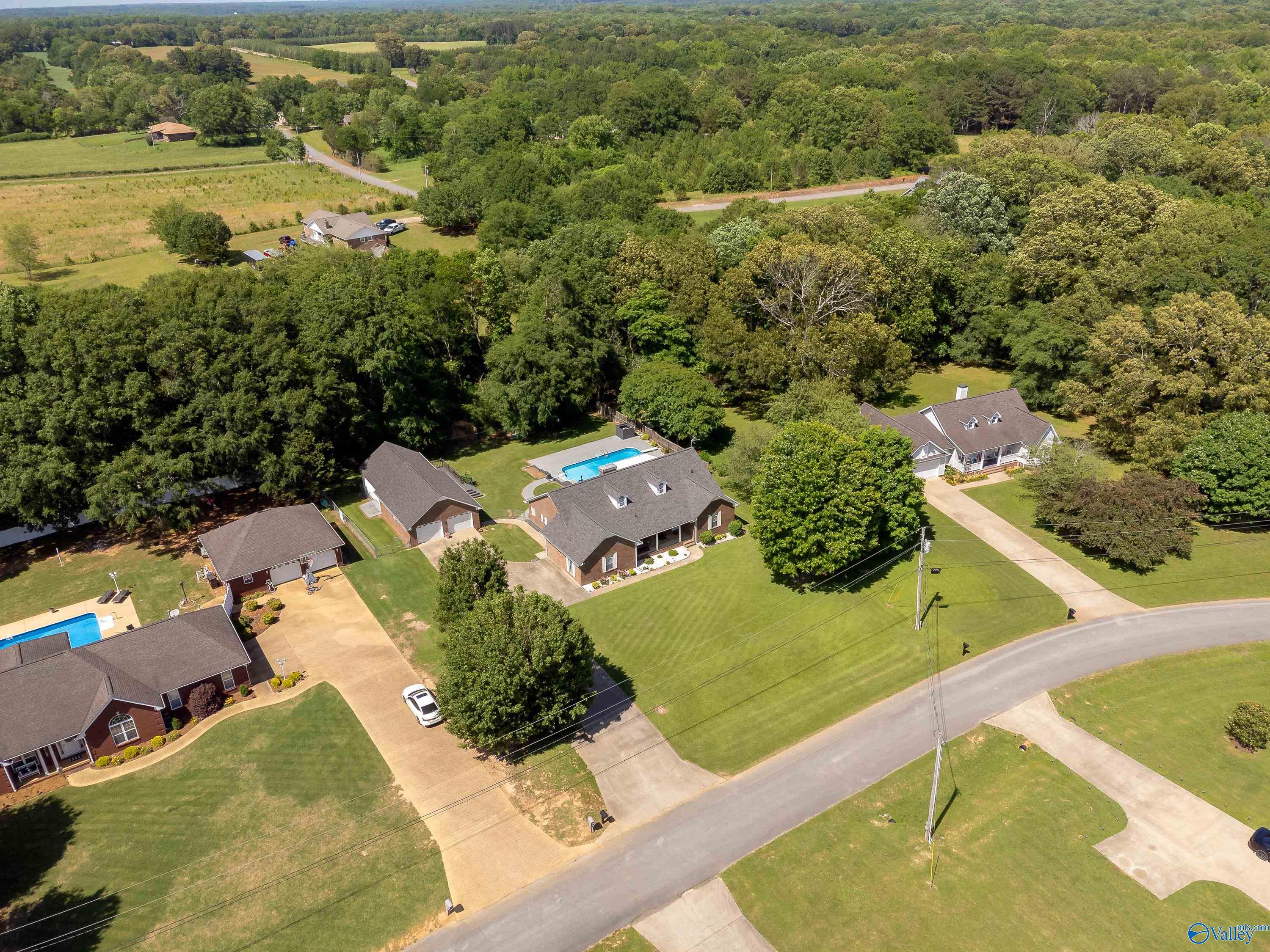 110 Cloverleaf Circle, Killen, Alabama image 3
