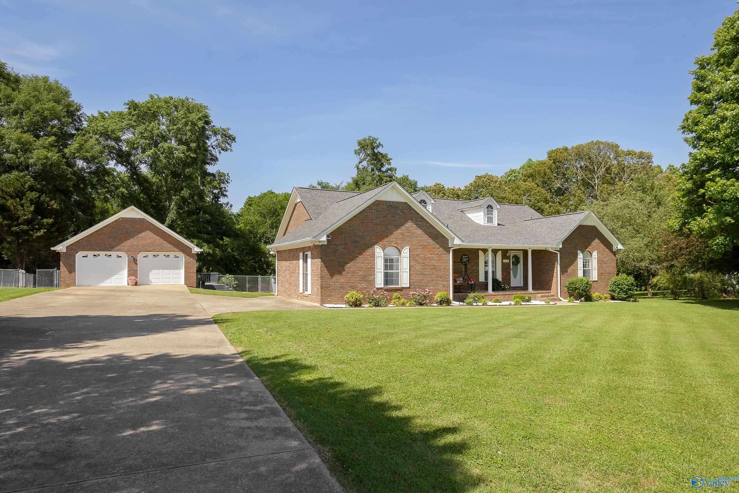 110 Cloverleaf Circle, Killen, Alabama image 1