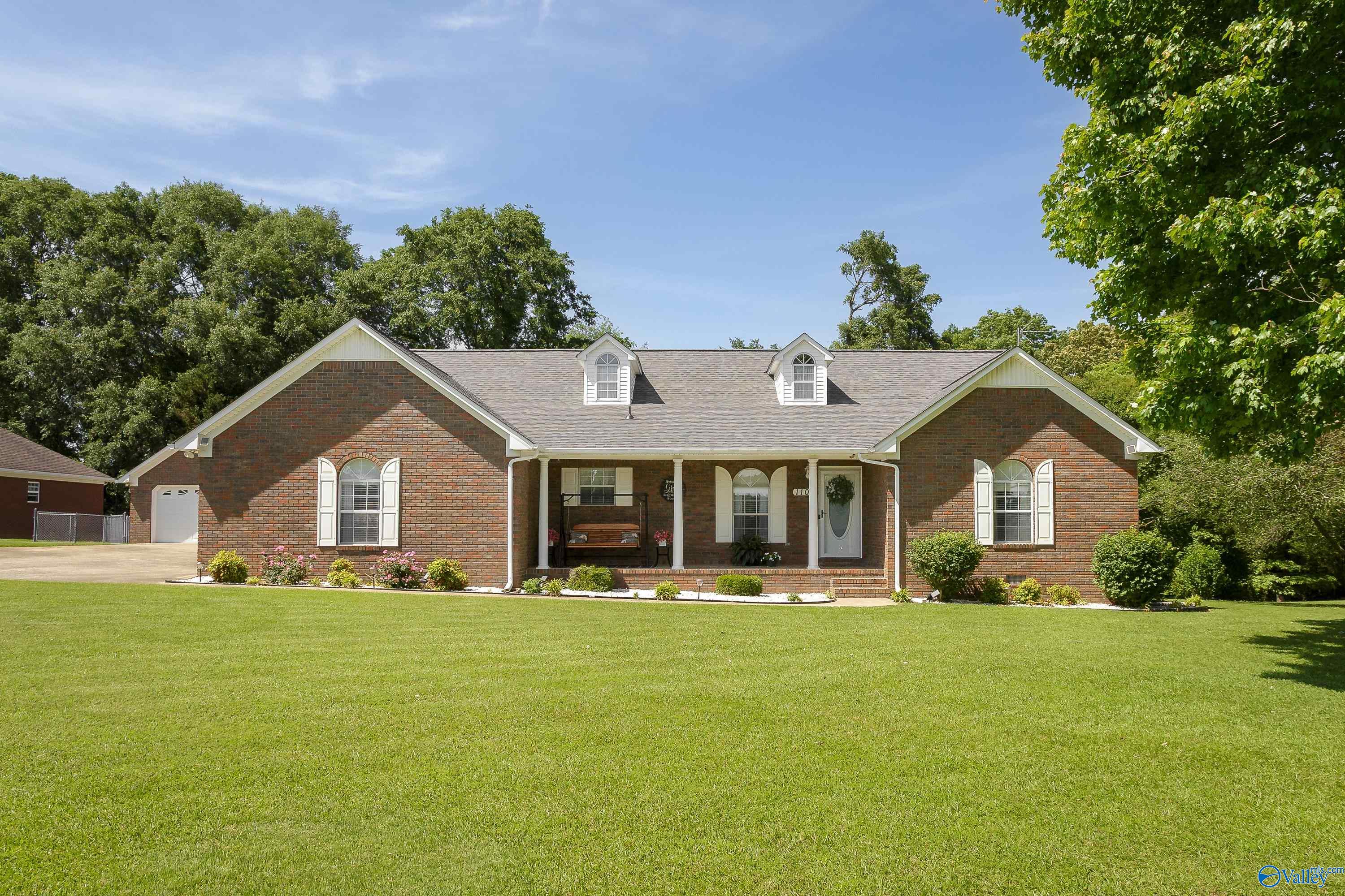 110 Cloverleaf Circle, Killen, Alabama image 2
