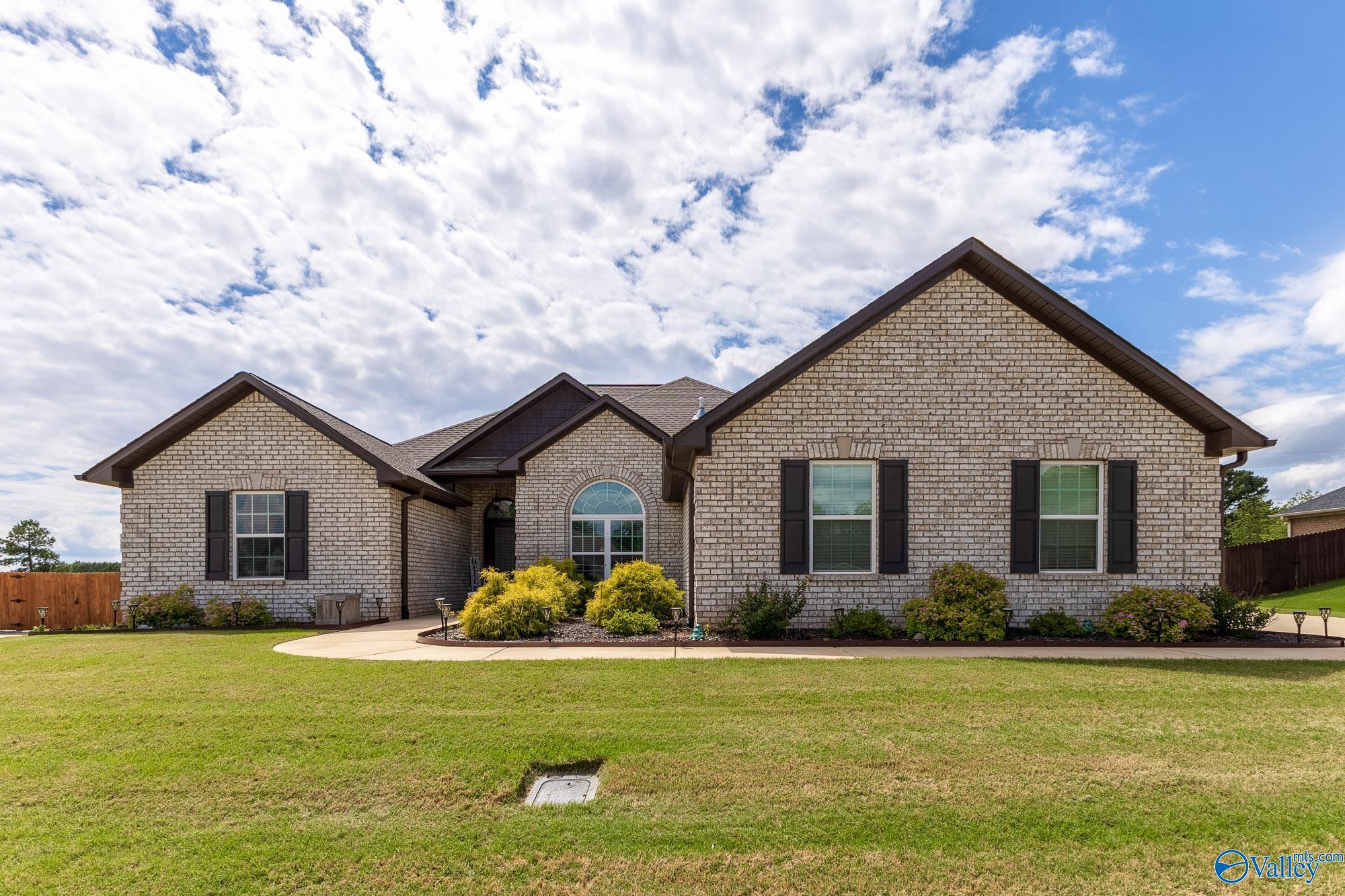 14537 Willow Bend Drive, Athens, Alabama image 1