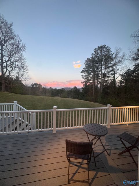 Homes For Sale - 3405 Creek Circle<br/> Guntersville, AL 35976