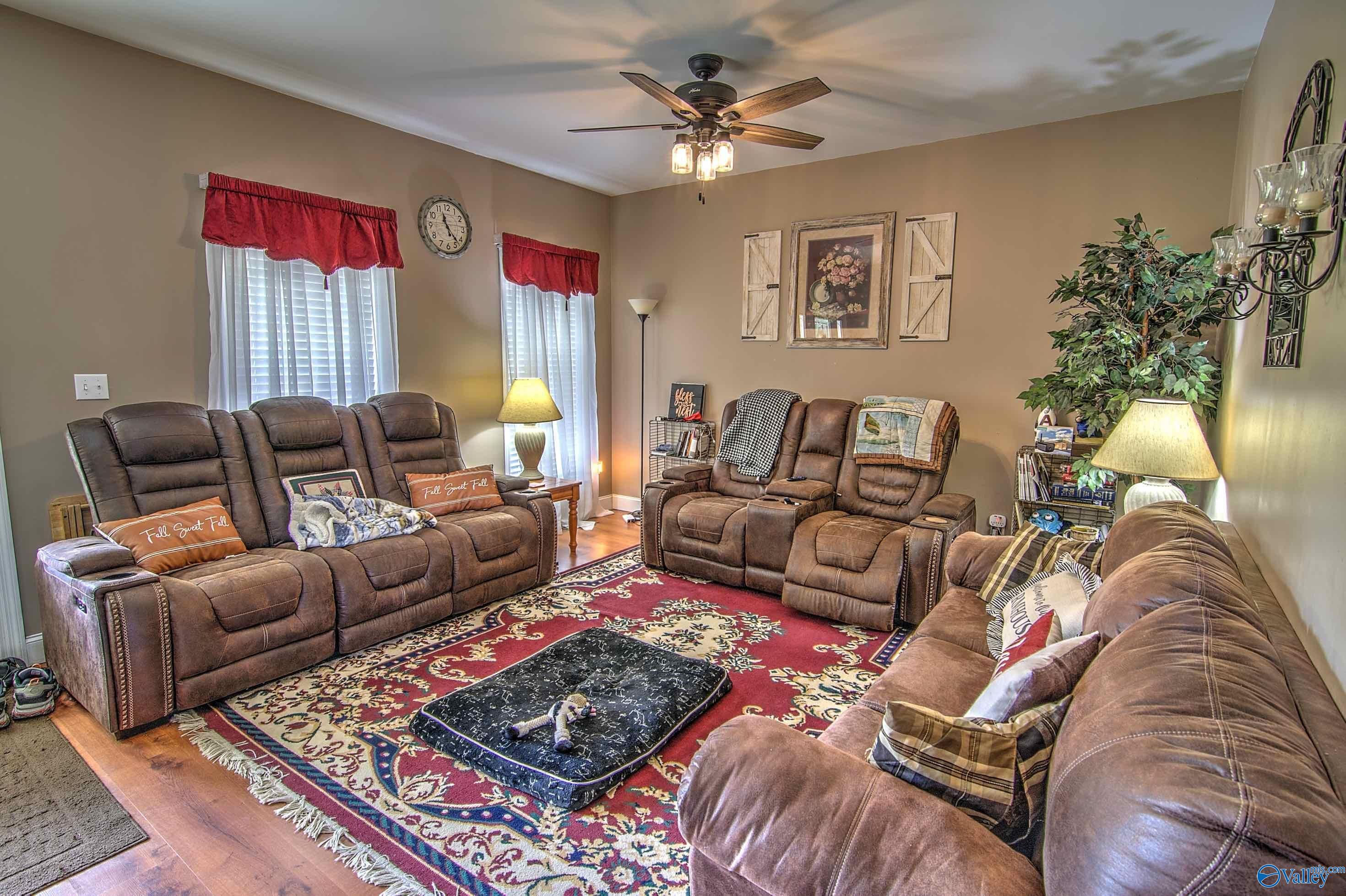 Higdon, Alabama 35979, United States, 3 Bedrooms Bedrooms, ,2 BathroomsBathrooms,Residential,Active,220323