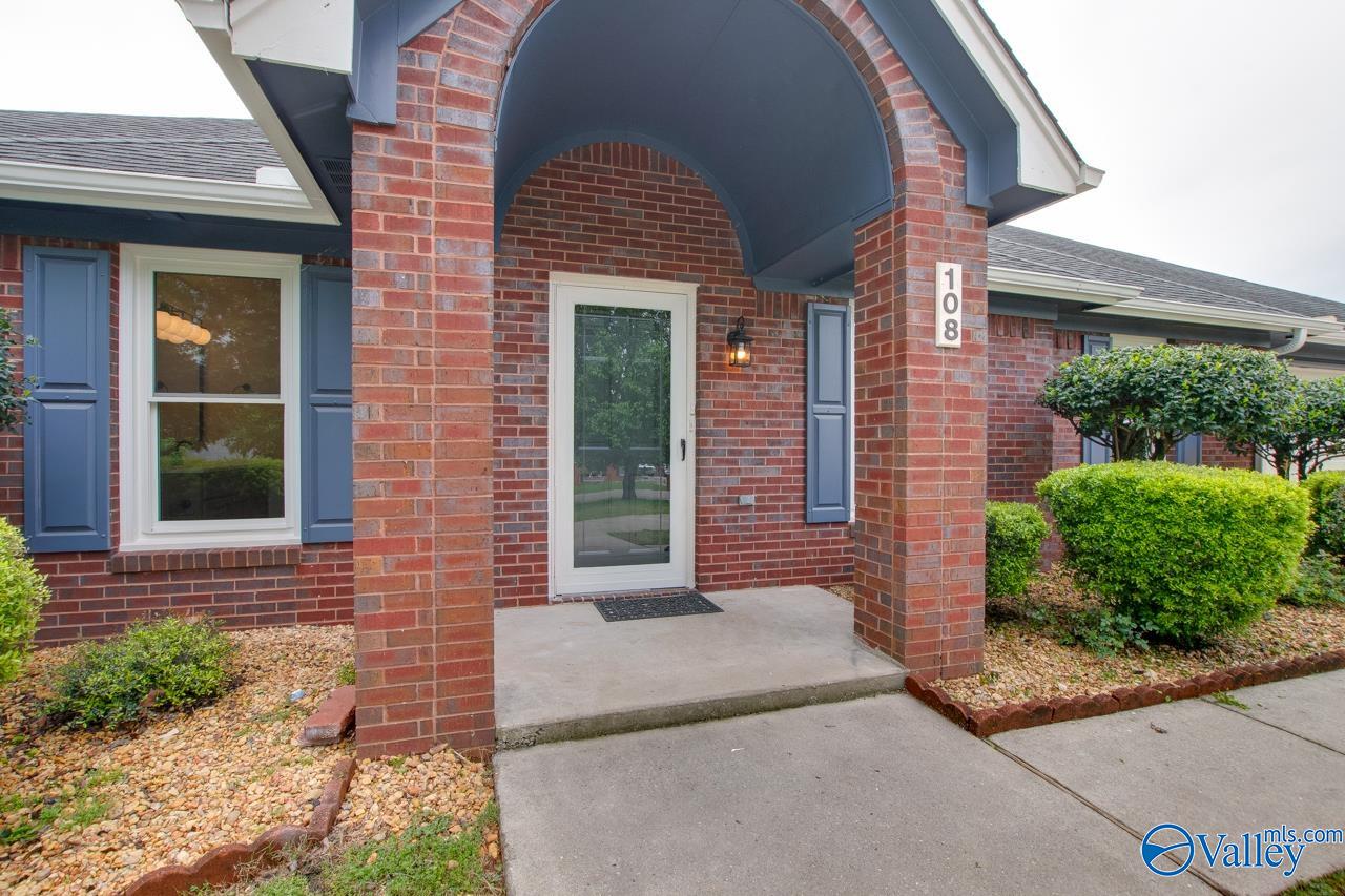 108 Crown Oak Lane, Huntsville, Alabama image 2