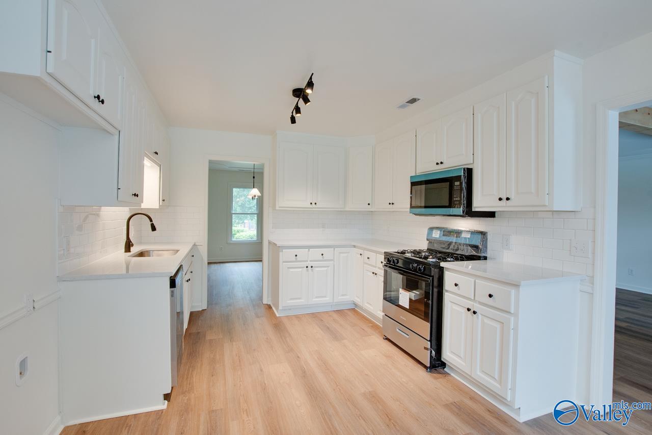 108 Crown Oak Lane, Huntsville, Alabama image 9