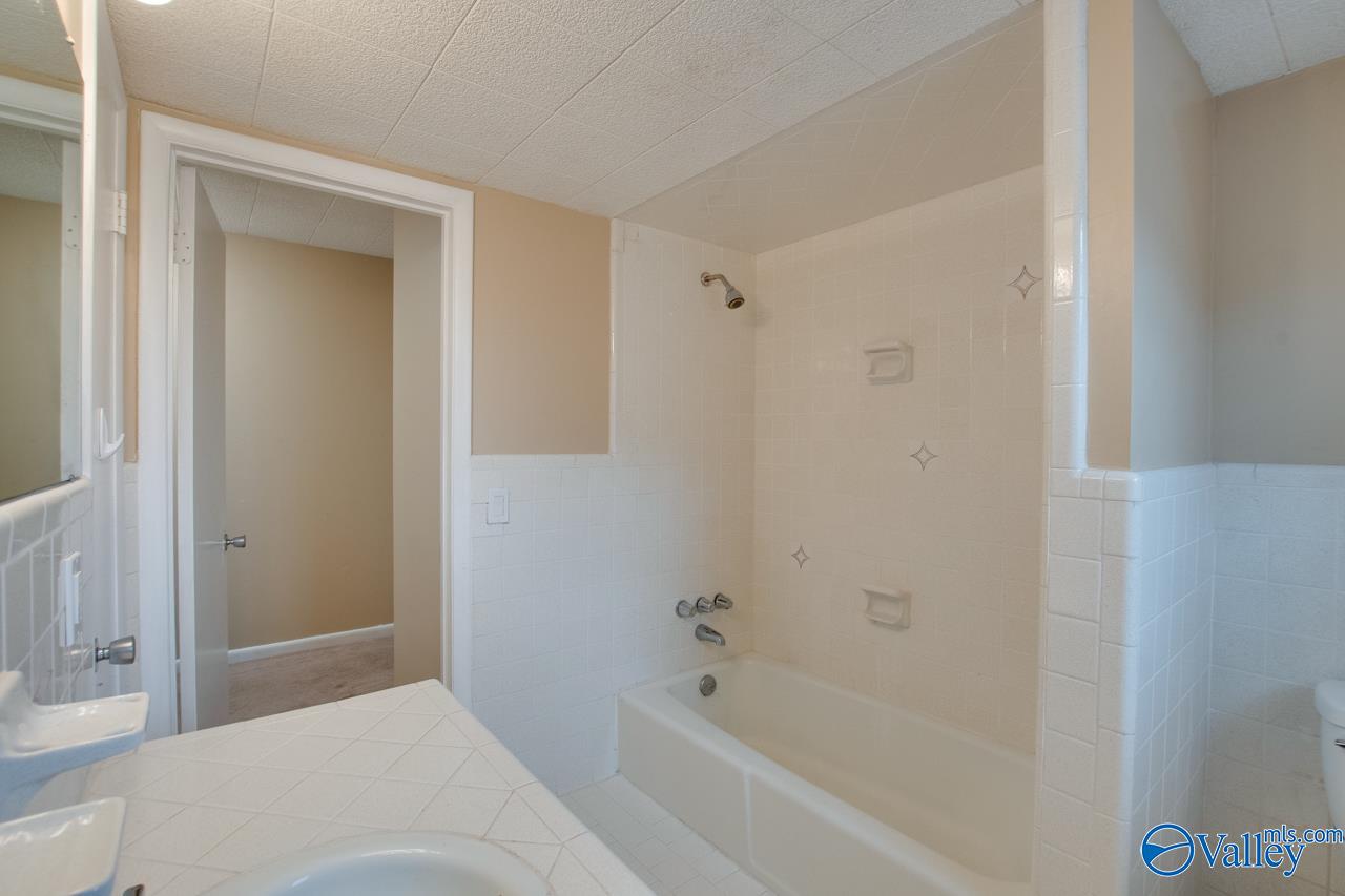 8201 Willowbrook Circle #B, Huntsville, Alabama image 15