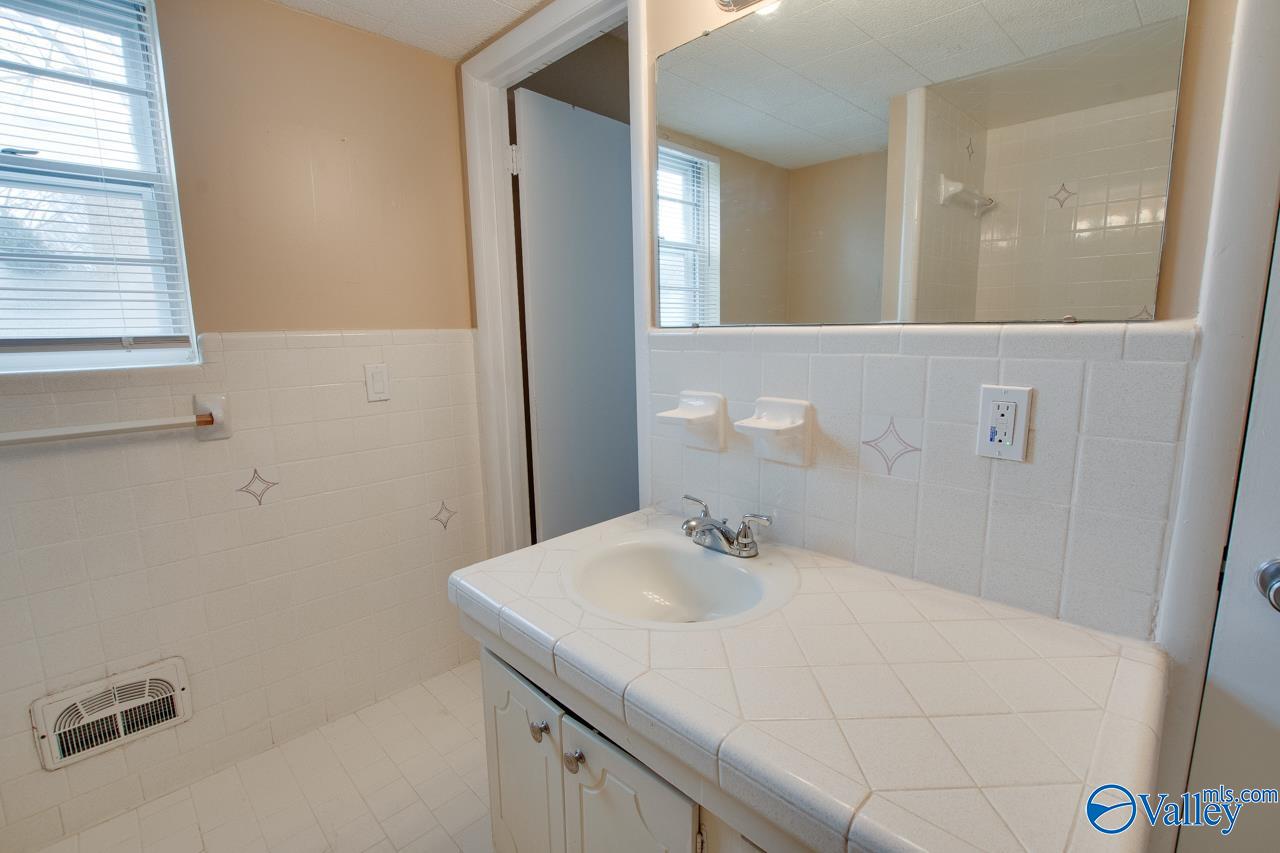 8201 Willowbrook Circle #B, Huntsville, Alabama image 16