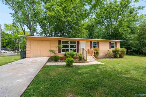 Photo of 623 Murray Road NW, Huntsville, AL 35811 (MLS # 21917231)