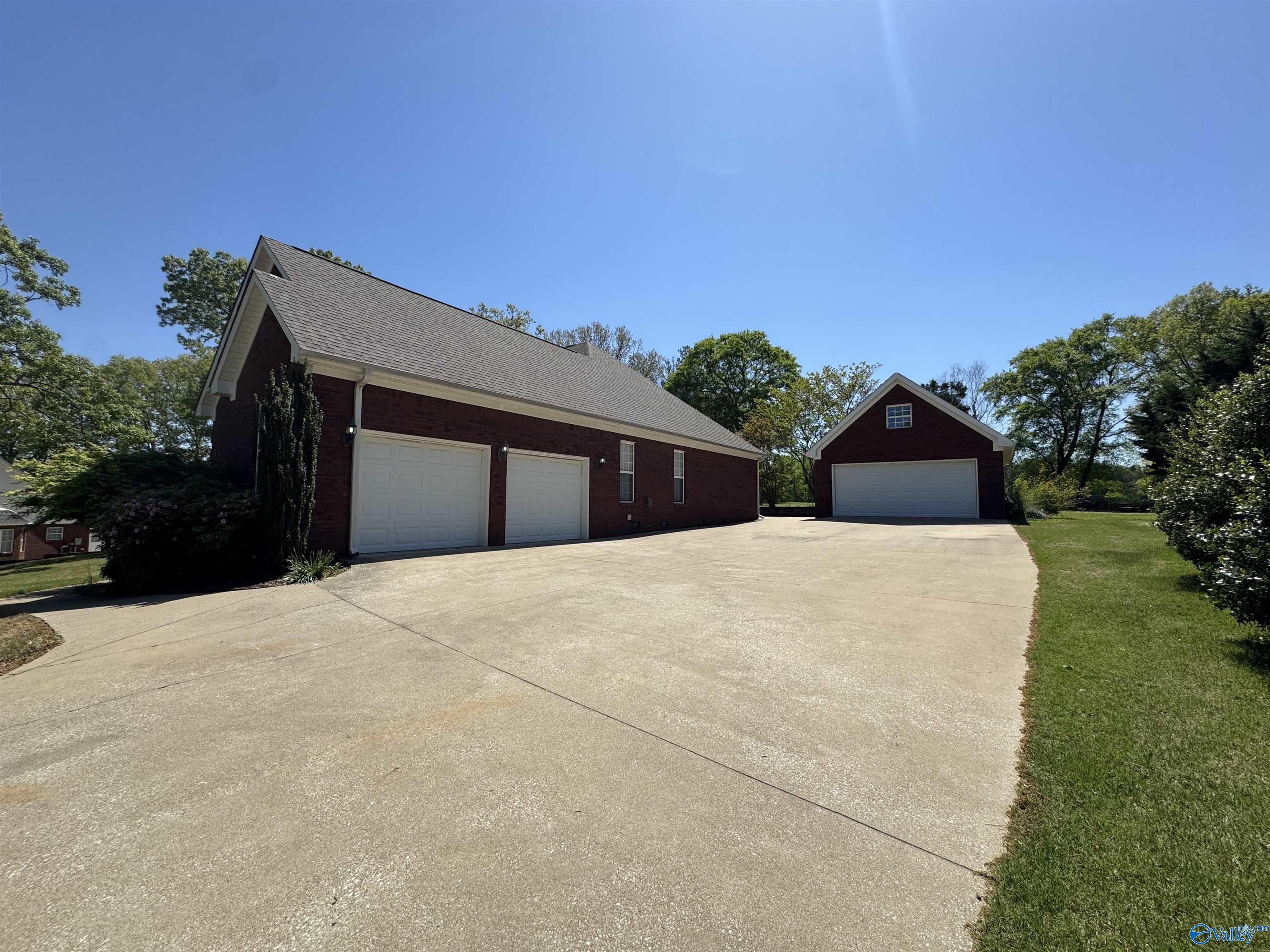 211 Woodfern Drive, Killen, Alabama image 3