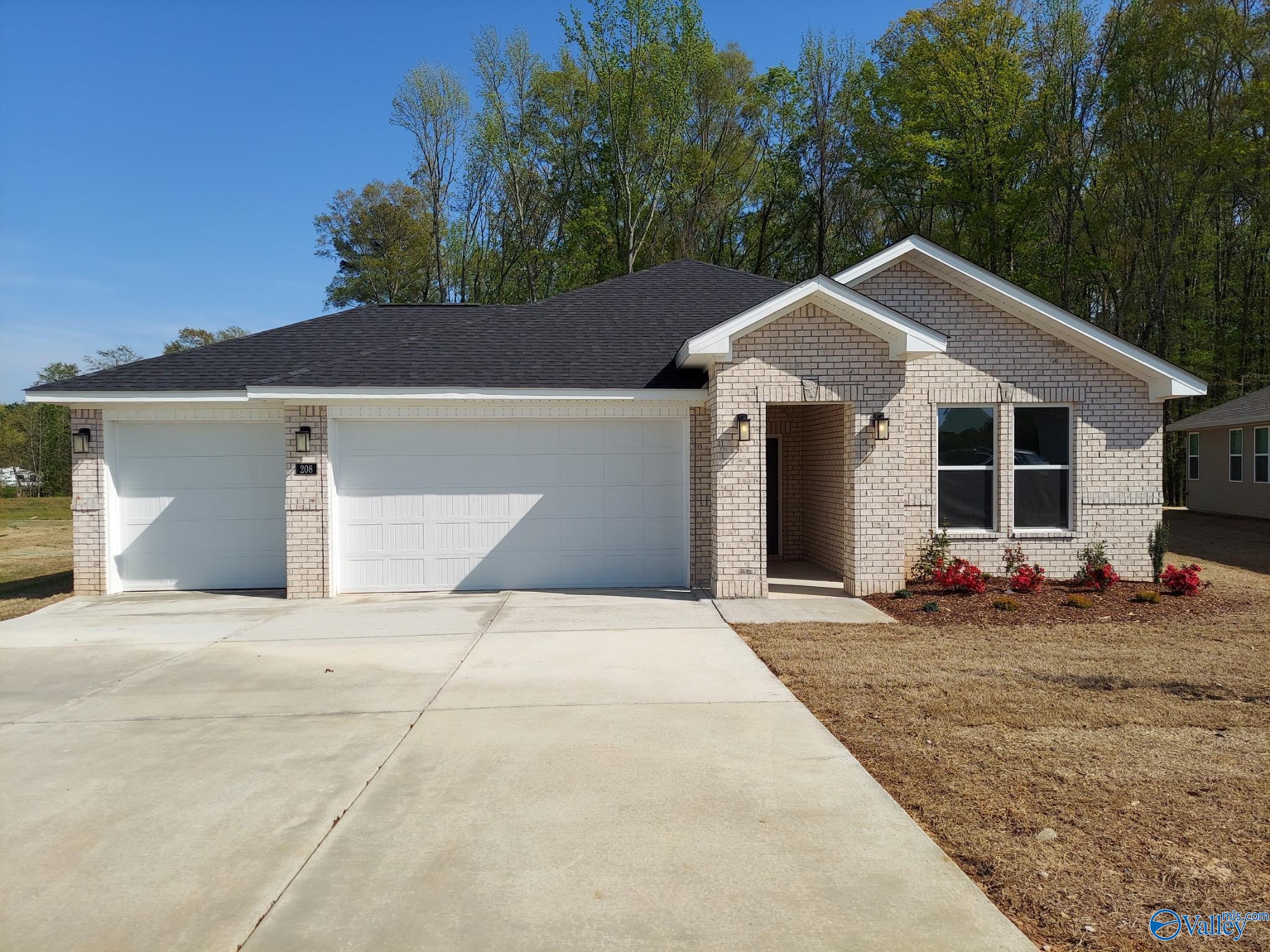 208 Hibiscus Drive, Hazel Green, Alabama image 1