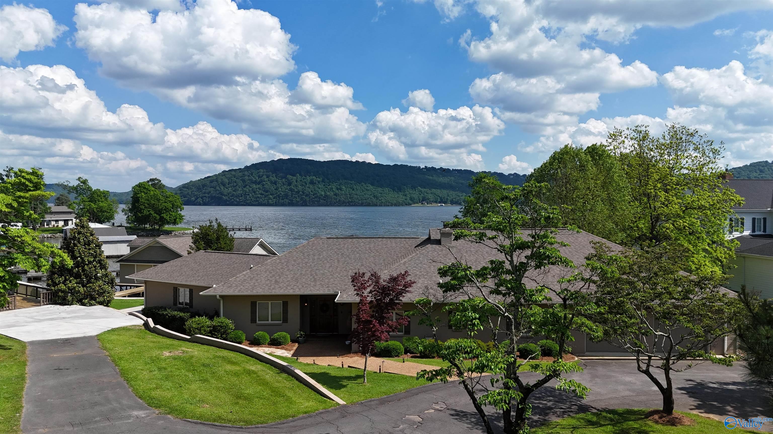 1314 Buck Island Drive, Guntersville, Alabama image 2