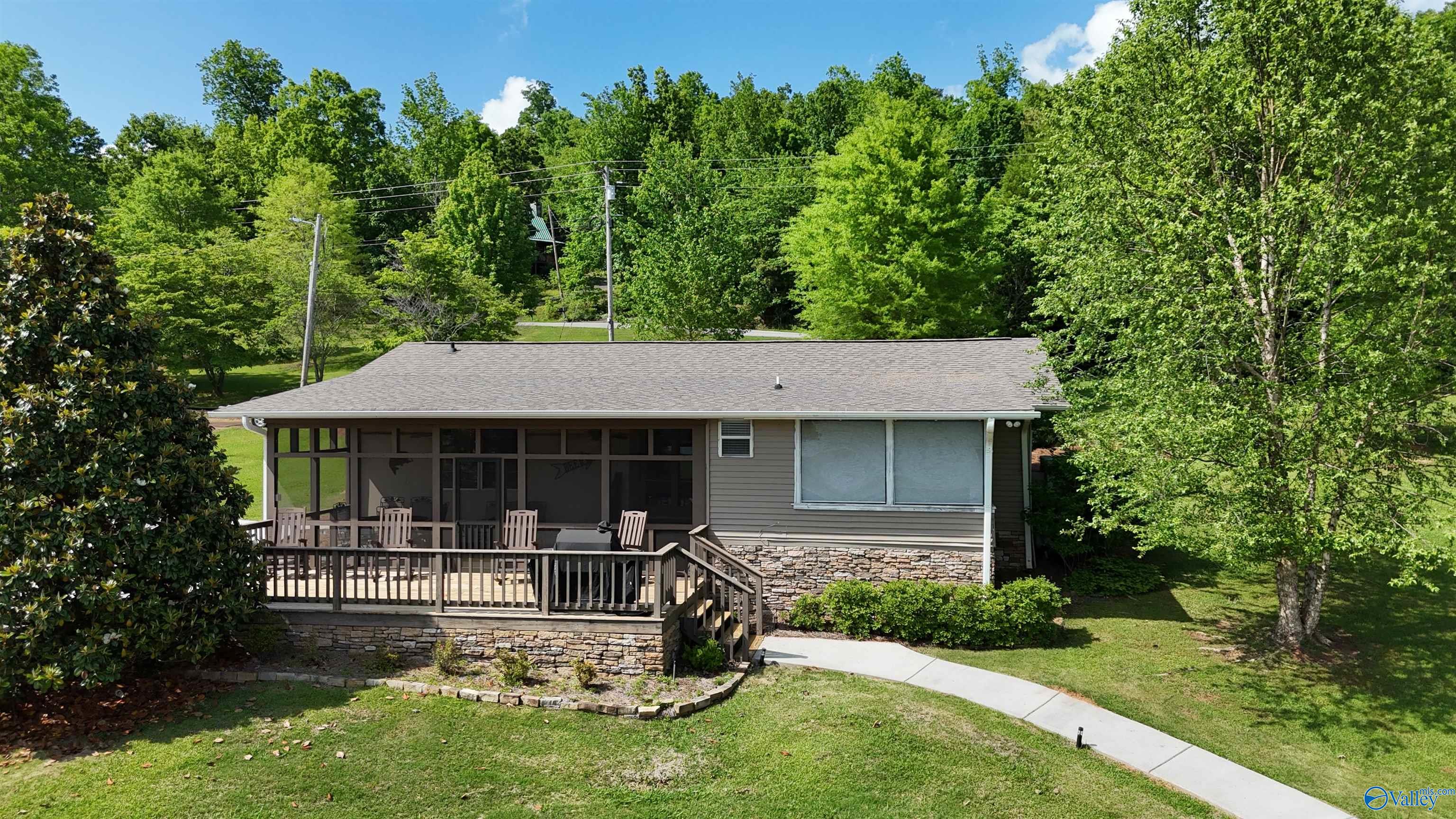 1314 Buck Island Drive, Guntersville, Alabama image 3