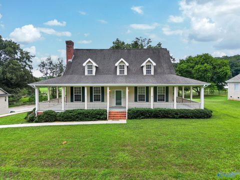 Homes For Sale - 73 Tomahawk Circle<br/> Guntersville, AL 35976