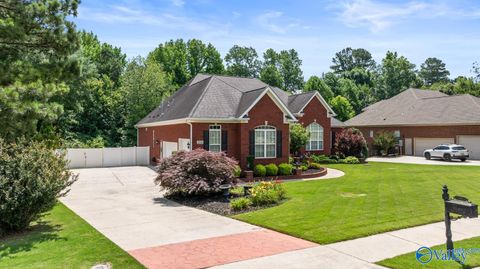 Homes For Sale - 250 Bishop Farm Way<br/> Huntsville, AL 35806