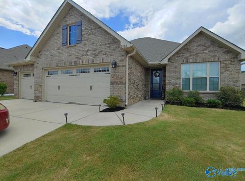 Homes For Sale - 2104 S Meadows Drive<br/> Huntsville, AL 35803