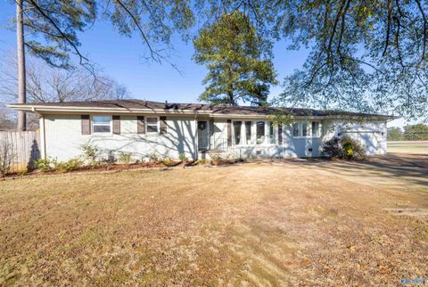 Photo of 501 Pearce Street, Florence, AL 35633 (MLS # 21905626)