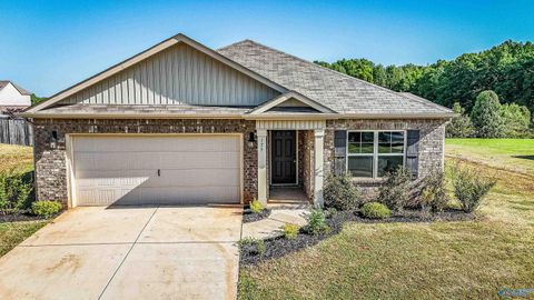 Homes For Sale - 175 Meadow Ridge Drive<br/> Hazel Green, AL 35750