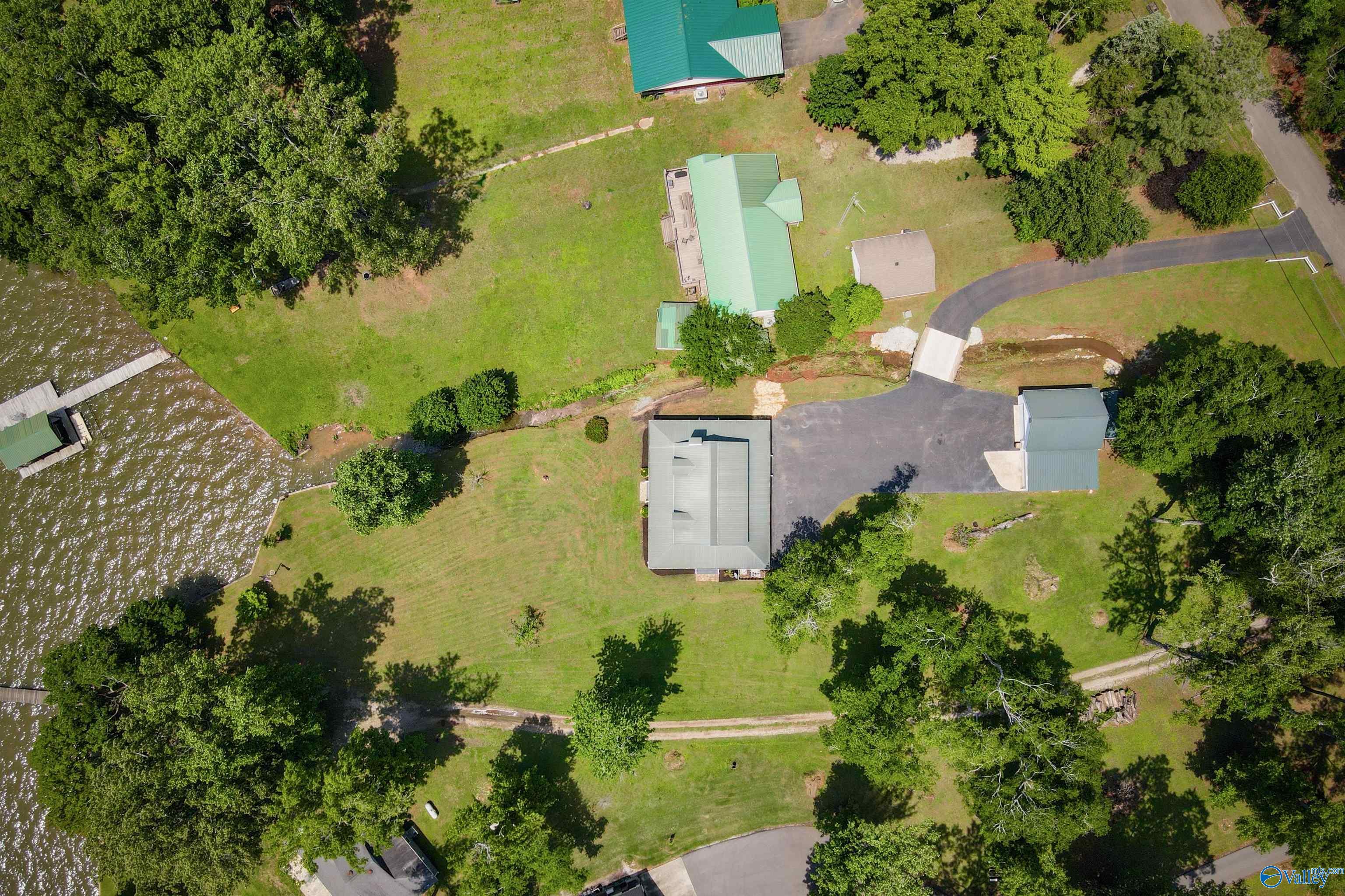 10576 Paradise Shores Road, Athens, Alabama image 6