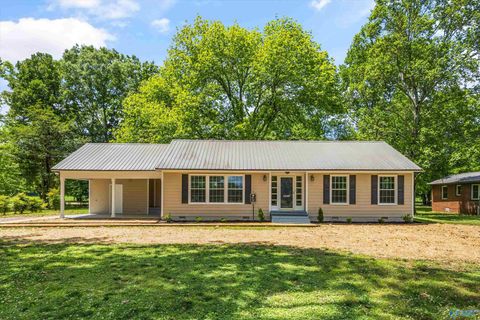 Homes For Sale - 2340 Old Gurley Pike<br/> New Hope, AL 35760