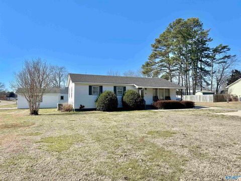 Homes For Sale - 29645 3rd Avenue<br/> Ardmore, AL 35739