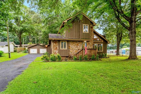 Homes For Sale - 292 Point Of Pines<br/> Guntersville, AL 35976