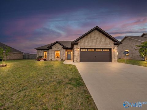 Homes For Sale - 29359 Amy Circle<br/> Limestone County, Ardmore, AL 35739