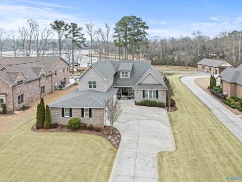Homes For Sale - 108 Lake Creek Drive<br/> Guntersville, AL 35976