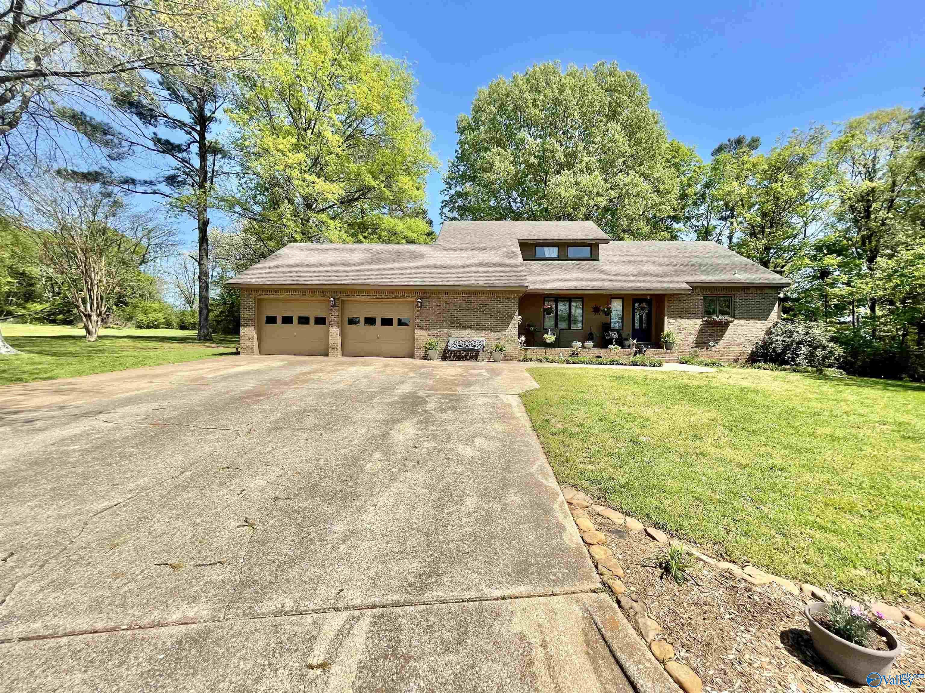 13940 Catawba Circle, Athens, Alabama image 1
